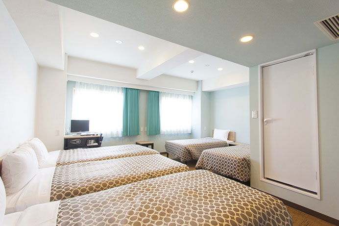 Deluxe 多人房，房內窗景